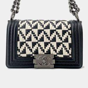 مملوكة مسبقًا Chanel Boy Chanel Woven Chain Shoulder Bag White/Black Leather Size Small