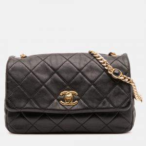 Pre Owned Chanel Black Small Quilted Lambskin Resin Pearl Chain Flap