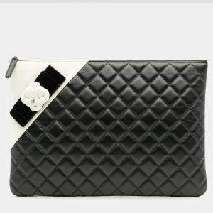 Pre Owned Chanel Black/White Large Quilted Lambskin Camellia O Case Clutch