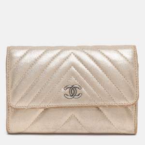 Pre Owned Chanel Gold Chevron Leather Compact Wallet