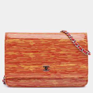 مملوكة مسبقًا Chanel Orange Red Patent Striped Wallet On Chain