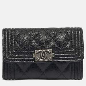 مملوكة مسبقًا Chanel Black Quilted Caviar Leather Boy Flap Card Case