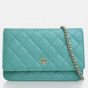 Pre Owned Chanel Green Lambskin Classic Wallet On Chain 