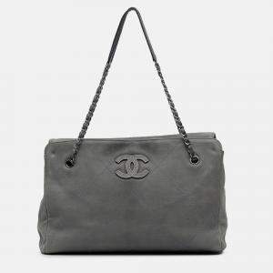 Pre Owned Chanel Grey Large Calfskin Ultra Stitch Hamptons Enamel CC Tote