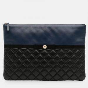 Pre Owned Chanel Black Navy Blue Large Bicolor Quilted Leather Pearl O Case Clutch