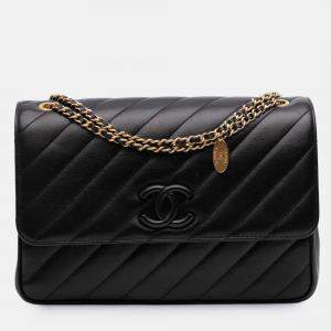 Pre Owned Chanel Black Diagonal Quilted Lambskin CC Signature Flap
