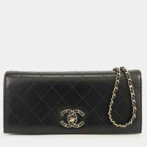 مملوكة مسبقًا Chanel Black CC Stitched Lambskin Clutch With Chain