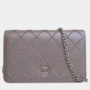 مملوكة مسبقًا Chanel Grey CC Studded Calfskin Crystal Wallet On Chain