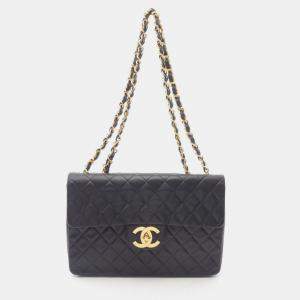 مملوكة مسبقًا حقيبة كتف شانيل قلاب منفرد جامبو جلد الحملان السوداء