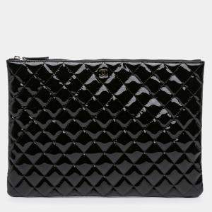 مملوكة مسبقًا Chanel Black Large Quilted Patent O Case Clutch
