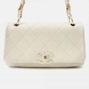 Pre Owned Chanel Matelasse Chain shoulder Off-White Calf Leather