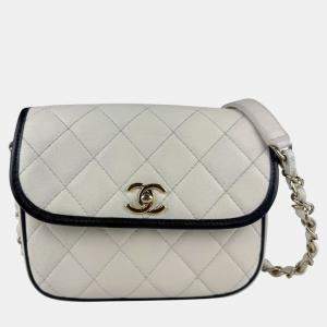 Pre Owned Chanel Matelasse Shoulder Bag In Leather And Metal Off-White Black Gold