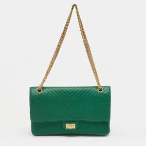 Pre Owned Chanel Green Chevron Leather Classic 226 Reissue 2.55 Flap Bag