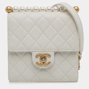 Pre Owned Chanel White Small Lambskin Chic Pearls Flap