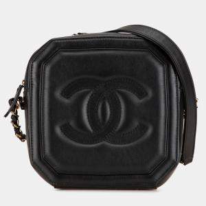 Pre Owned Chanel Black Chanel CC Quilted Lambskin Octagon Camera Case