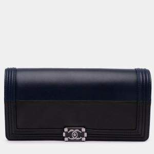 Pre Owned Chanel Black Navy Blue Bicolor Lambskin Boy Clutch