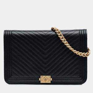 Pre Owned Chanel Black Chevron Quilted Calfskin Boy Wallet On Chain