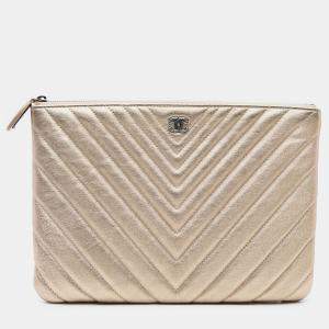 Pre Owned Chanel Gold Medium Chevron Metallic Calfskin O Case Clutch