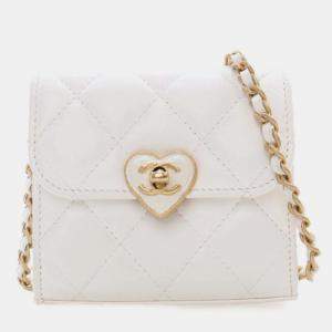 Pre Owned Chanel White Mini Quilted Lambskin CC Enamel Heart Clutch With Chain