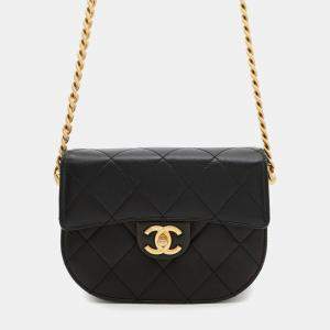 Pre Owned Chanel Chain Shoulder Bag With Coco Mark And Matelasse Lambskin Black