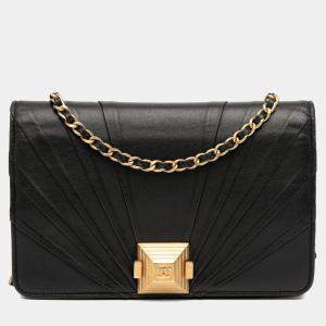 Pre Owned Chanel Black Lambskin Pyramid Wallet On Chain