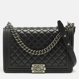 Pre Owned Chanel Black Quilted Leather New Medium Boy Flap Bag