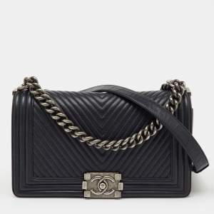 Pre Owned Chanel Black Chevron Leather Medium Boy Flap Bag