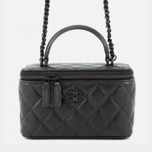 Pre Owned Chanel Matelasse 2Way Vanity Case Black Lambskin