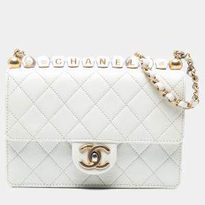 Pre Owned Chanel White Medium Lambskin Chic Pearls Flap