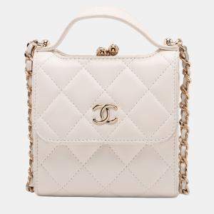 Pre Owned Chanel White Mini CC Quilted Lambskin Kiss Lock Frame Top Handle Clutch with Chain
