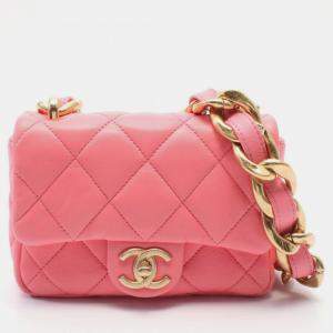 مملوكة مسبقًا حقيبة شانيل الكتف الصغيرة مطرزة جلد خروف (جلد الغنم) وردية اللون