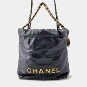 مملوكة مسبقًا حقيبة شانيل 22 صغيرة بعلامة كوكو جلد عجل لامع أسود