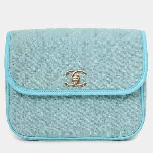 مملوكة مسبقًا حقيبة شانيل بلو دينيم مبطن CC صغيرة للرسائل مع غطاء رفرف 2021