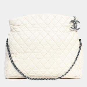 مملوكة مسبقًا Chanel 2008-09 White Lambskin Quilted Paris-Moscou Red Square Kremlin Tote