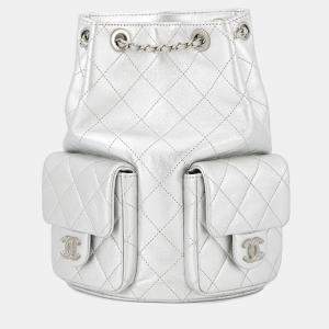 مملوكة مسبقًا Chanel Backpack Silver Metalic Lambskin
