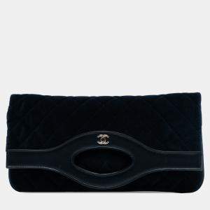 مملوكة مسبقًا Chanel Blue Quilted Velvet 31 Clutch