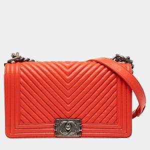 مملوكة مسبقًا Chanel Red Old Medium Chevron Lambskin Boy Flap