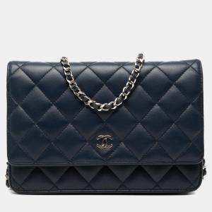 مملوكة مسبقًا Chanel Blue CC Quilted Lambskin Wallet On Chain