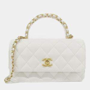 مملوكة مسبقًا Chanel White Leather Chain Clutch