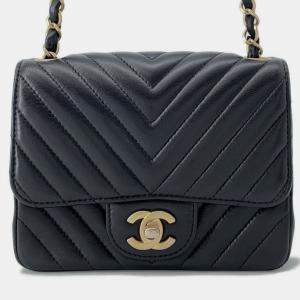 Pre Owned Chanel Chain Shoulder Bag With Chevron V-Stitching And Lambskin Leather Black