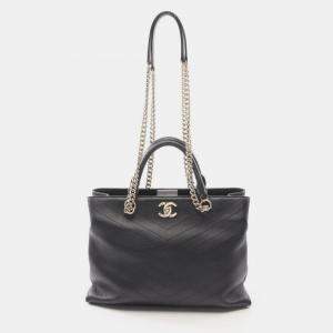 مملوكة مسبقًا Chanel Chevron V-Stitch Tote Bag Leather  Black
