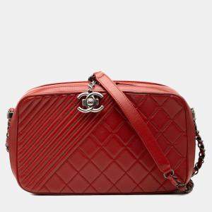 مملوكة مسبقًا Chanel Red Medium Quilted Lambskin Coco Boy Camera Bag