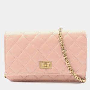 مملوكة مسبقًا Chanel Classic Pink Leather Wallet On Chain 