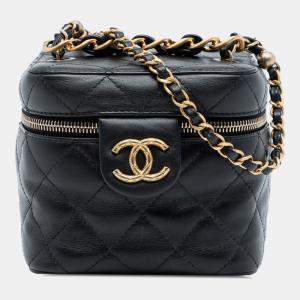Pre Owned Chanel Black CC Quilted Calfskin Vanity Case with Chain