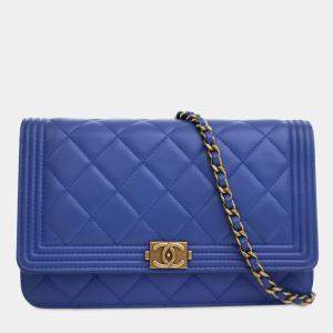مملوكة مسبقًا Chanel Blue Quilted Lambskin Boy Wallet On Chain