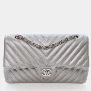 مملوكة مسبقًا Chanel Medium Caviar Chevron Classic Double Flap Bag