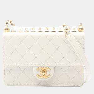 مملوكة مسبقًا Chanel Chic Pearl White Lambskin Leather Crossbody Bag