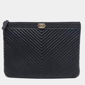 Pre Owned Chanel Black Leather Chevron Boy Clutch New Medium