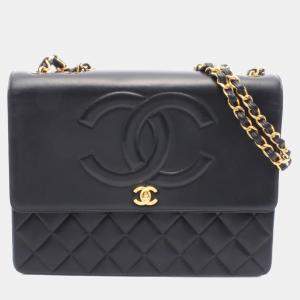 مملوكة مسبقًا حقيبة كتف شانيل سوداء جلد خروف ماتلاسي بغطاء رفرف واحد