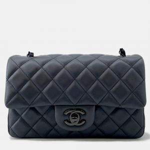 مملوكة مسبقًا Chanel Matelasse Chain shoulder Bag Black Lambskin Size Mini